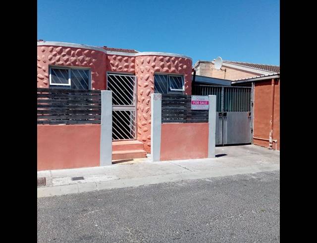 5 BEDROOM HOUSE FOR SALE IN ROCKLANDS